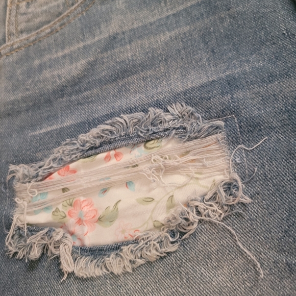 Women's Size small distressed Jean Shorts - Picture 2 of 5